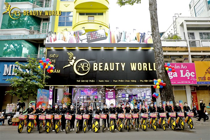 Đội ngũ nhân viên hùng hậu của AB Beauty World 
