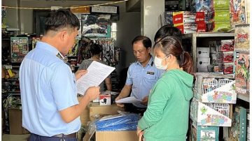 Quản lý thị trường Hà Nội: Thu giữ gần 2.000 sản phẩm đồ chơi trẻ em nhập lậu