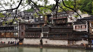 Du khách nên đi Phượng Hoàng cổ trấn vào mùa nào?