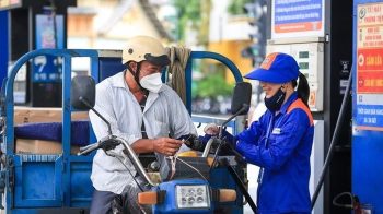 Xăng tăng từ chiều 1/11, lại ngấp nghé ngưỡng 24.000 đồng