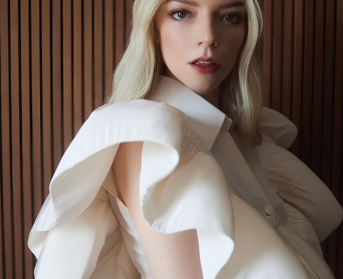 Vừa diện CONG TRI, Anya Taylor-Joy được Vogue khen ngợi vì sự “kịch tính” trong lối phục sức