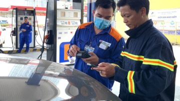 Tăng cường kiểm tra việc lập hóa đơn điện tử tại các cửa hàng bán lẻ xăng dầu