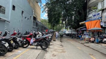 Bãi giữ xe tự phát: Phạt thôi chưa đủ