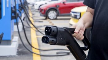 Tỷ phú Phạm Nhật Vượng rót 10.000 tỷ cho lĩnh vực đang cực kỳ cấp thiết tại Việt Nam