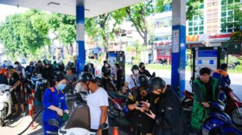 Giá xăng dầu lại đồng loạt giảm sâu, có loại gần 1.700 đồng/lít