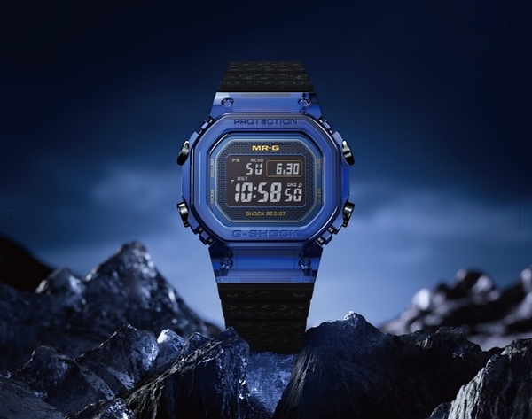 Casio ra mắt đồng hồ MR-G chế tác từ tinh thể sapphire xanh